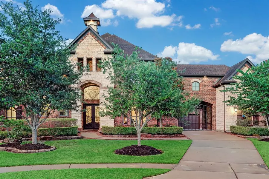 2319 Rymers Switch CIR, Friendswood, TX 77546