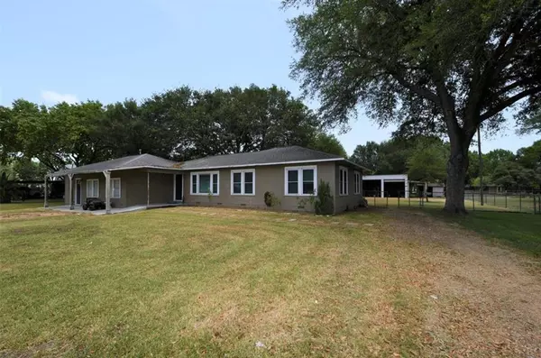 1800 Byrne ST, El Campo, TX 77437