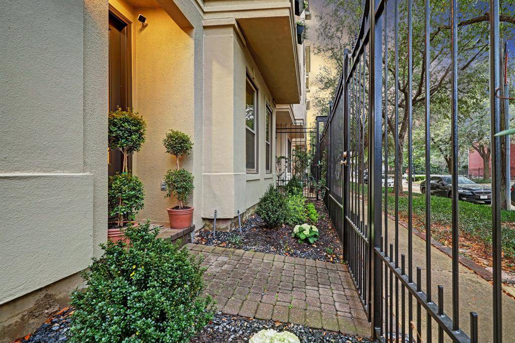 Houston, TX 77006,2615 Albany ST
