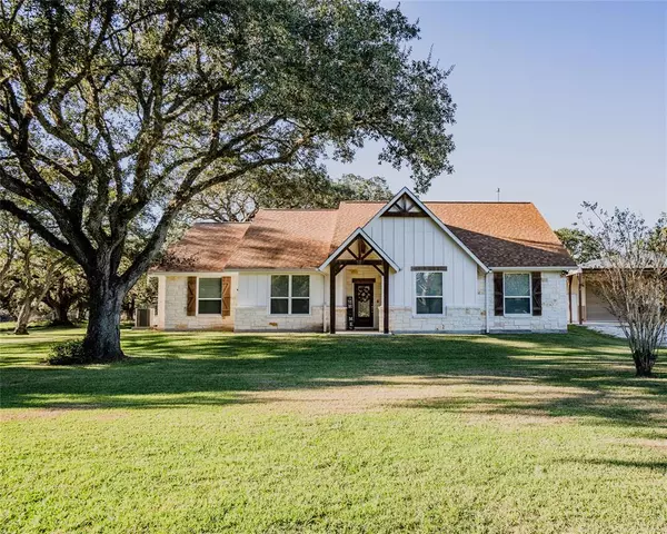 99 Pin Oak CIR, Van Vleck, TX 77482