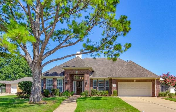 813 Mockingbird LN, Friendswood, TX 77546