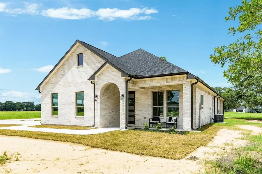 1162 Quarter Horse TRL, Angleton, TX 77515