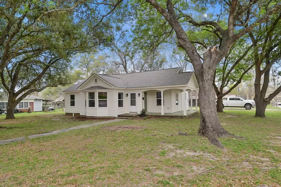 917 E McAlpine ST, Navasota, TX 77868