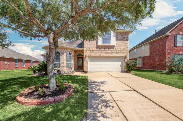 215 Walnut Cove LN, Pearland, TX 77584