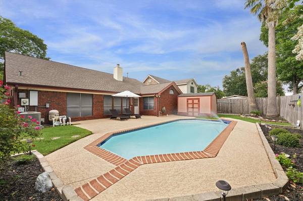 4747 Wynnview DR, Friendswood, TX 77546