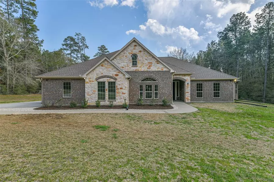 216 Dedication TRL, Huntsville, TX 77340