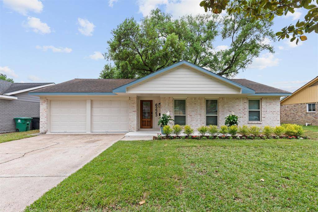 6223 Golden Forest DR, Houston, TX 77092