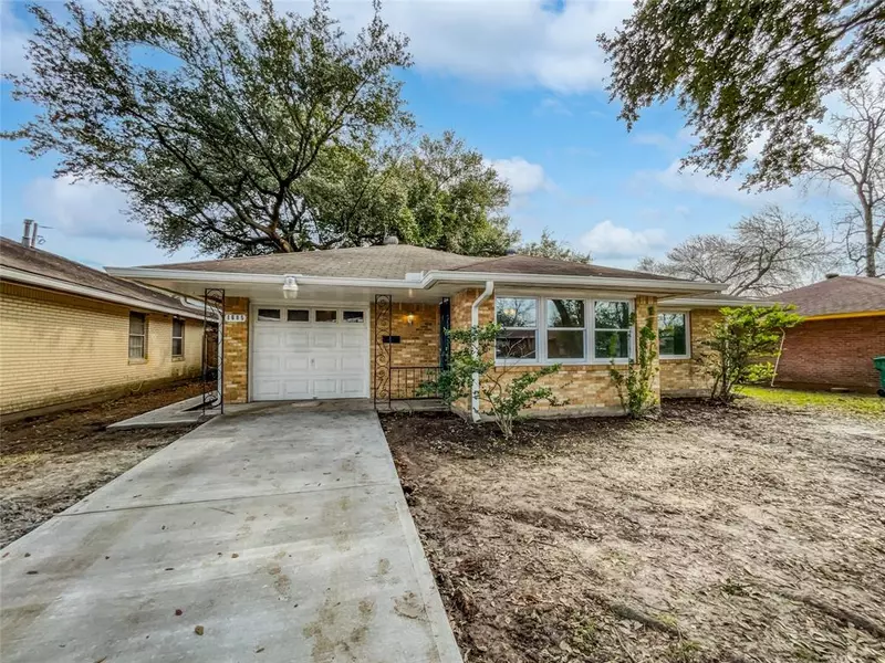 1605 Brenda LN, Pasadena, TX 77502