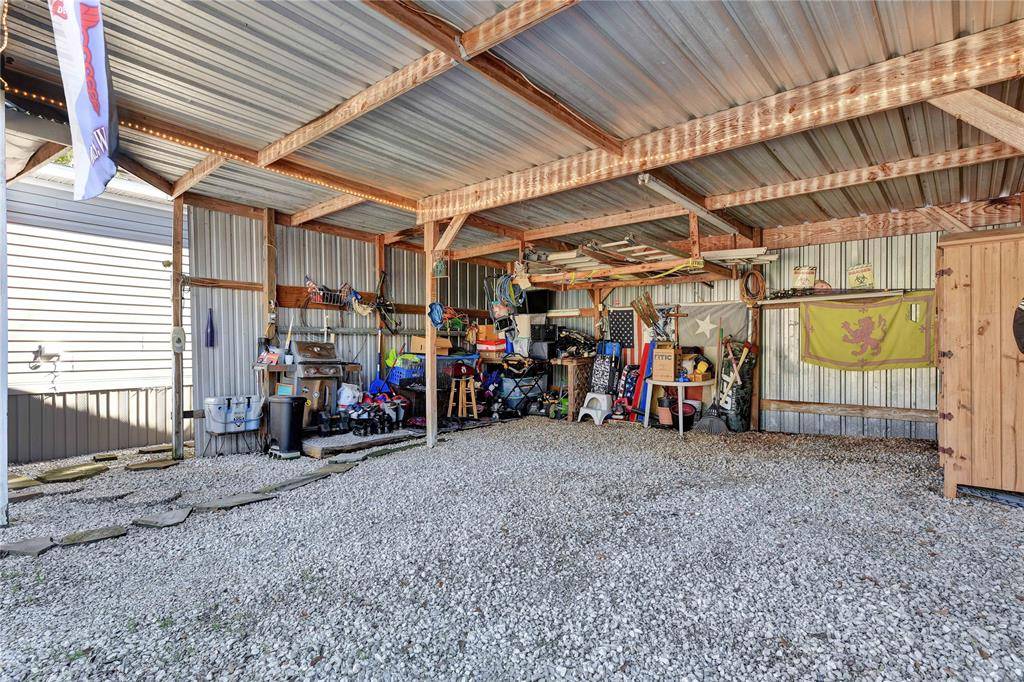 Onalaska, TX 77360,325 White Oak