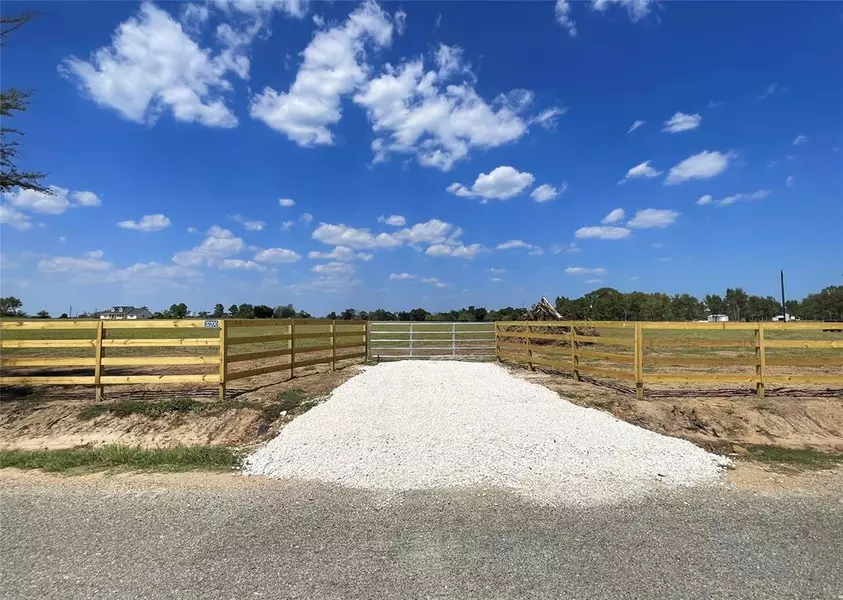 32200 Howell RD, Waller, TX 77484