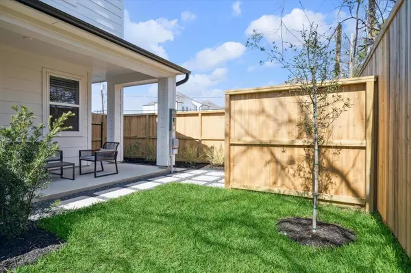 521 Martin Meadows Drive, Houston, TX 77018