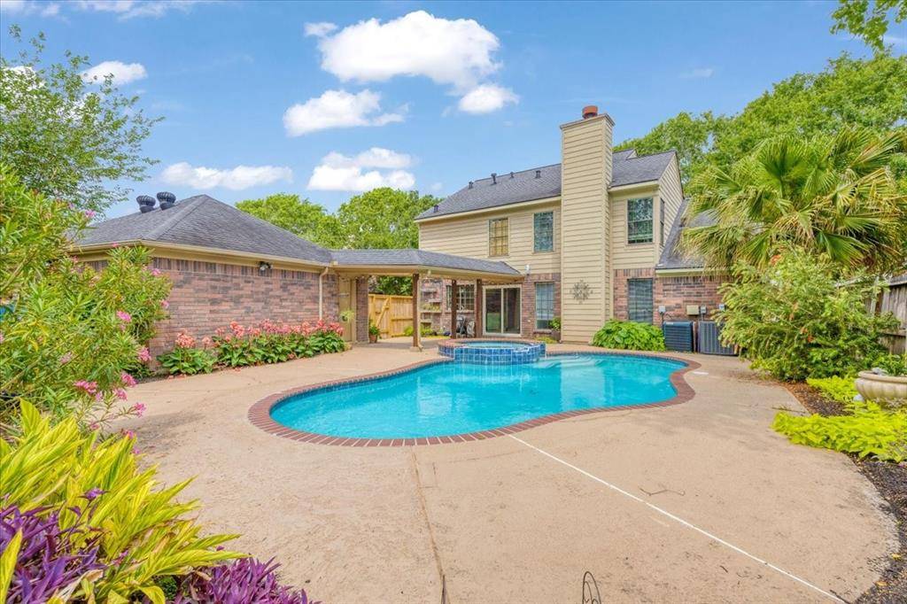 2021 Caravel DR, League City, TX 77573