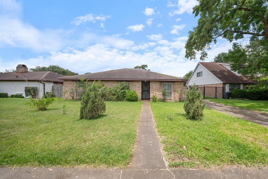 7026 Lacy Hill DR,  Houston,  TX 77036