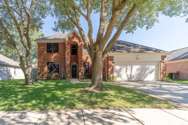 1809 Oak Wood DR E, Pearland, TX 77581