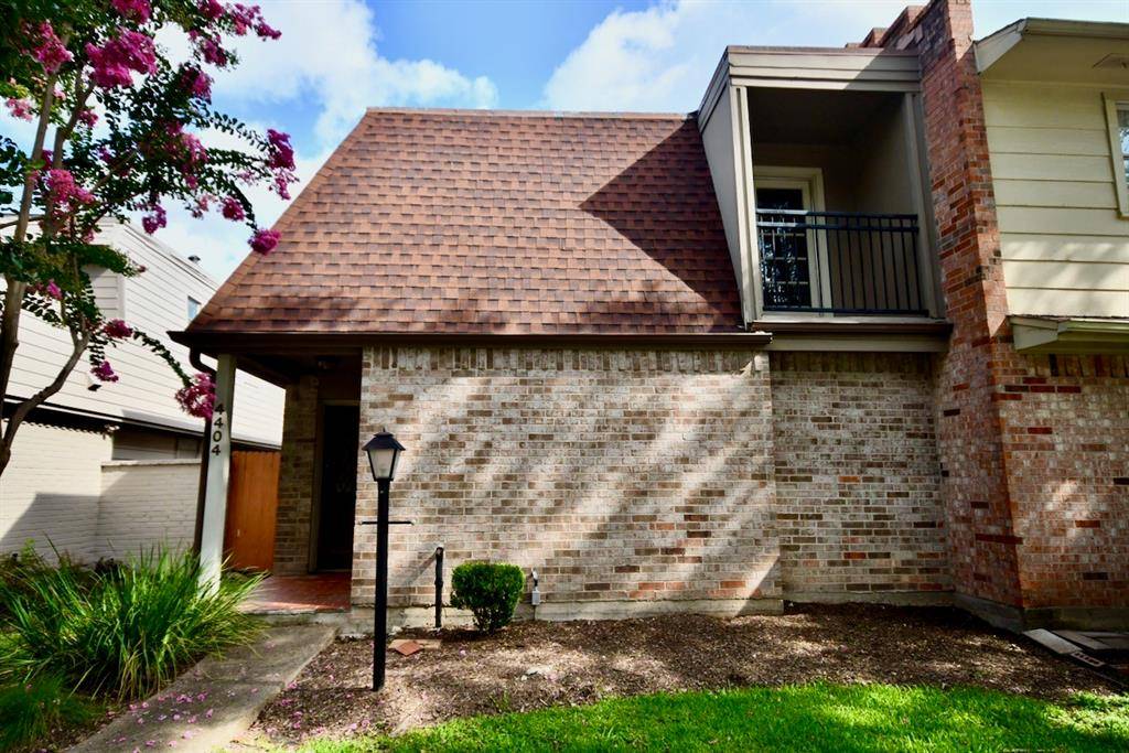 4404 Basswood LN, Bellaire, TX 77401