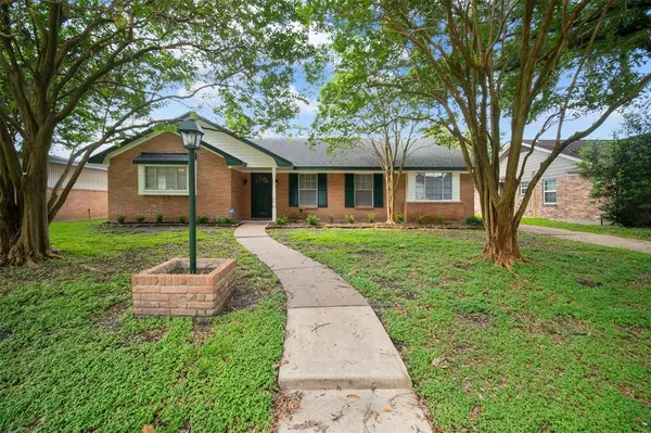 3703 Woodvalley, Houston, TX 77025