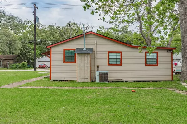 Clute, TX 77531,133 E Marion ST