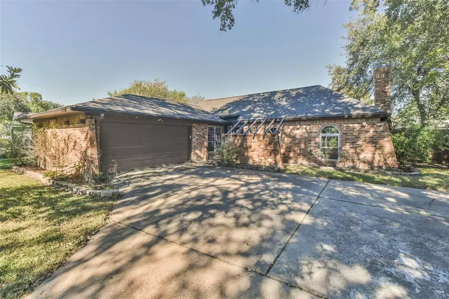 12507 Wrenthorpe DR, Houston, TX 77031