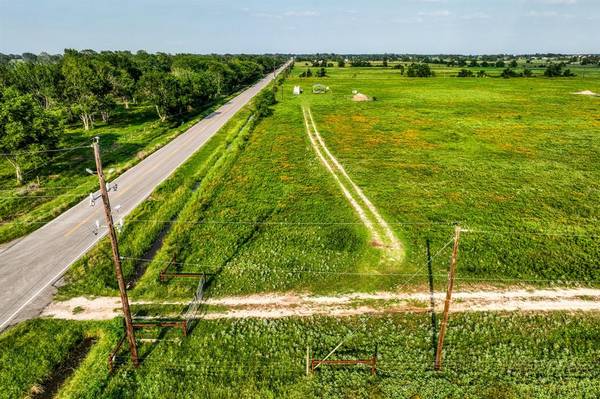 4 Bell Road, Waller, TX 77484