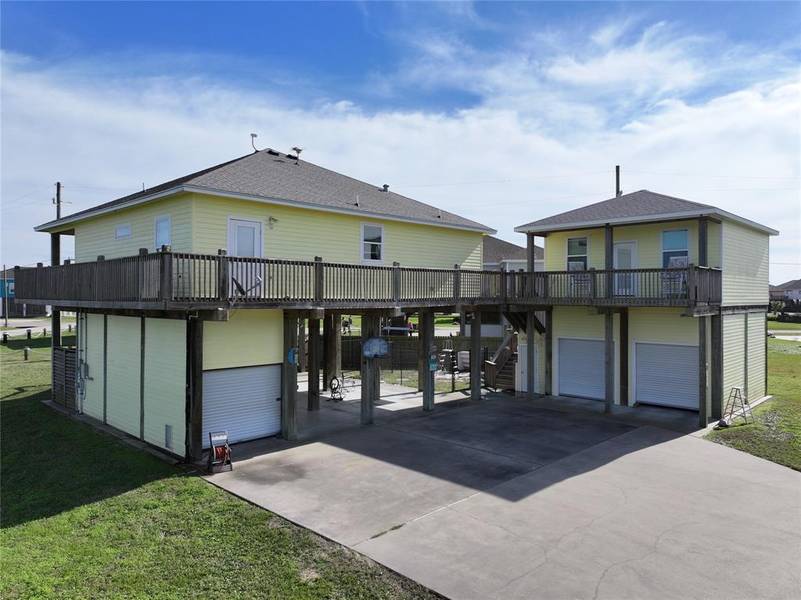 2426 Sand Bar LN, Crystal Beach, TX 77650