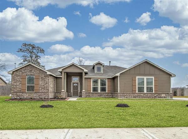 100 Jessica DR, Dayton, TX 77535