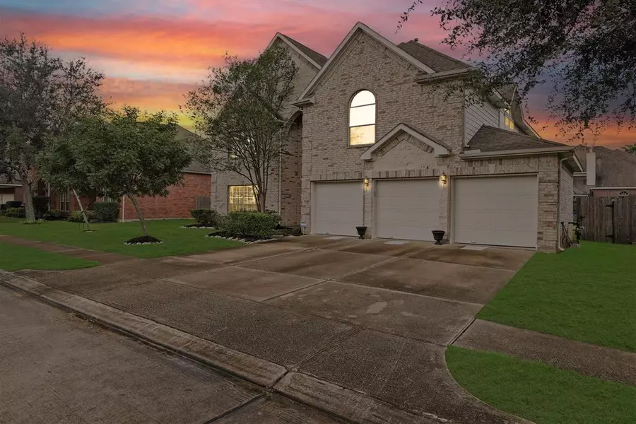 3007 Broken Bridge LN, Pearland, TX 77581