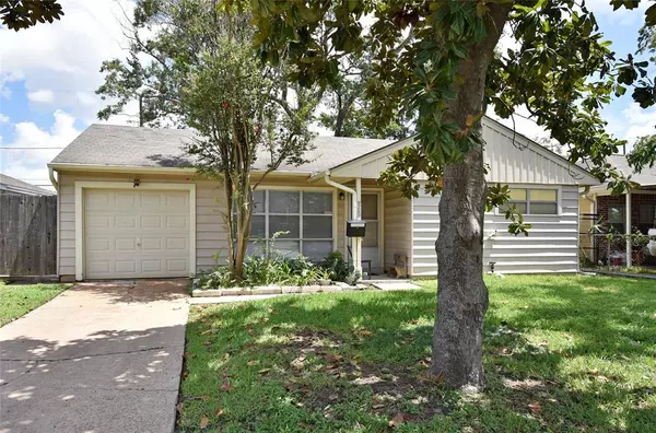 6638 Barney RD, Houston, TX 77092