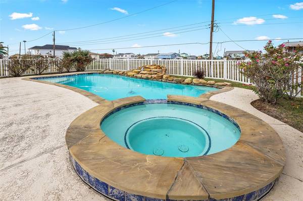 16630 John Silver RD, Galveston, TX 77554