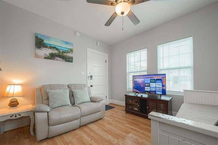 Galveston, TX 77550,2225 Bernardo De Galvez AVE #1