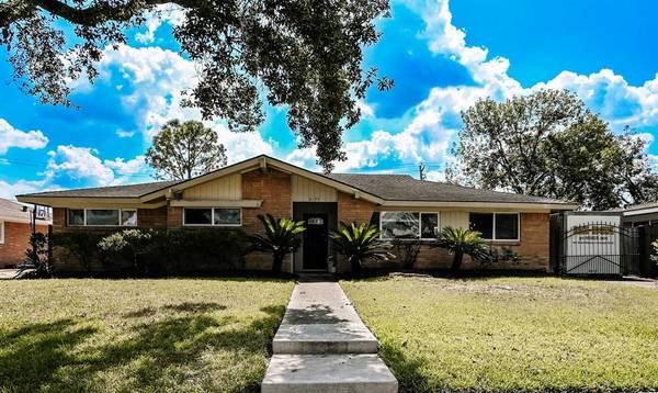 4139 Mischire DR,  Houston,  TX 77025