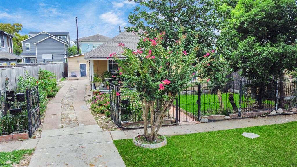 Houston, TX 77007,729 E 9th ST
