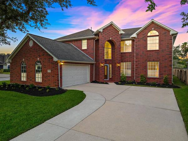 422 Starleaf LN, Pearland, TX 77584