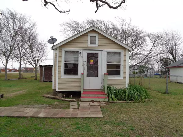 310 S Avenue D, Freeport, TX 77541