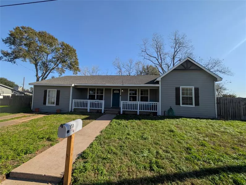 111 Fowlkes ST, Sealy, TX 77474