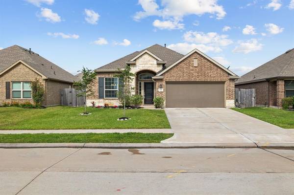 678 Forest Bend LN, La Marque, TX 77568