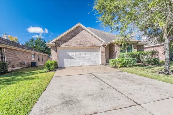 2006 Roaring Springs DR, Pearland, TX 77584