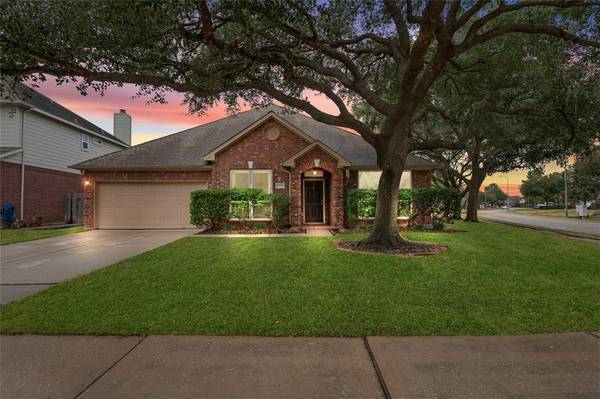 19235 Royal Isle DR, Tomball, TX 77375