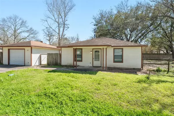 2611 Center ST, Waller, TX 77484