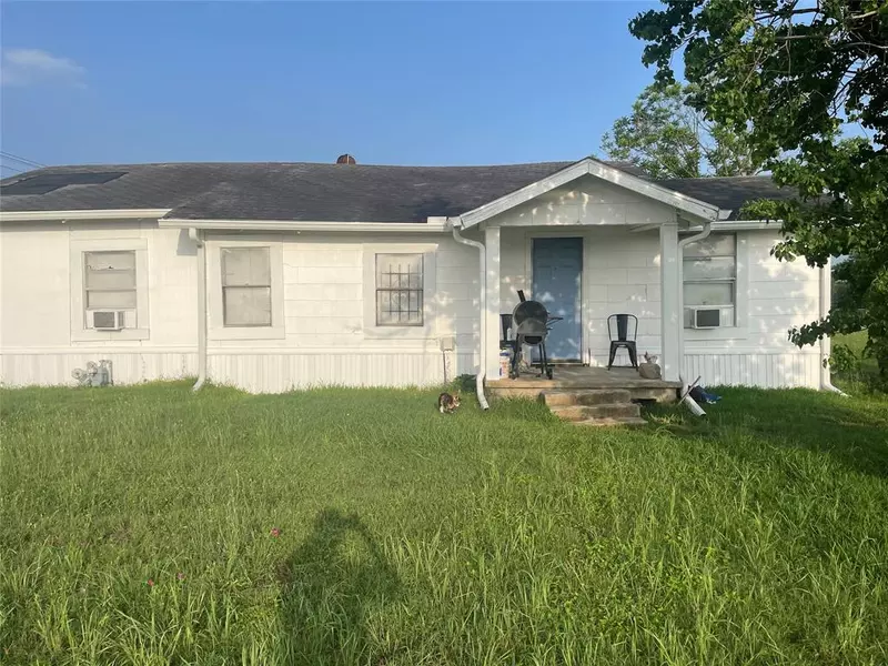 2445 9th ST, Hempstead, TX 77445