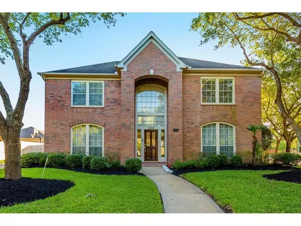 1302 Gray Hills CT, Sugar Land, TX 77479