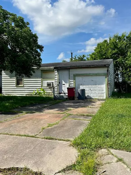 319 W 8th ST, Freeport, TX 77541