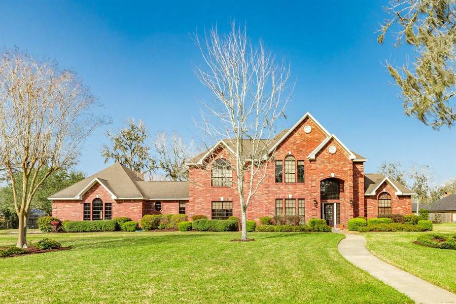 206 Cherrywood DR, Lake Jackson, TX 77566