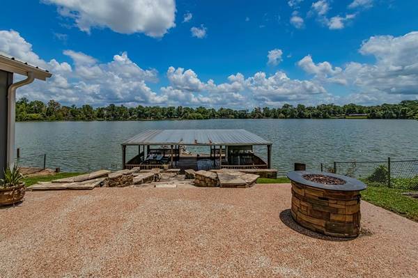 1520 E Taylor Lake CIR, Livingston, TX 77351