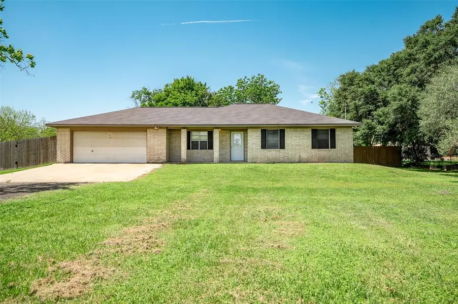 318 Pear ST, Edna, TX 77957