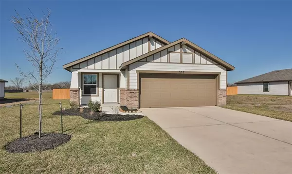 227 Lisa Marie DR, Angleton, TX 77515