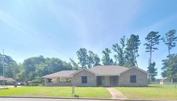 1403 Green Briar DR, Huntsville, TX 77340