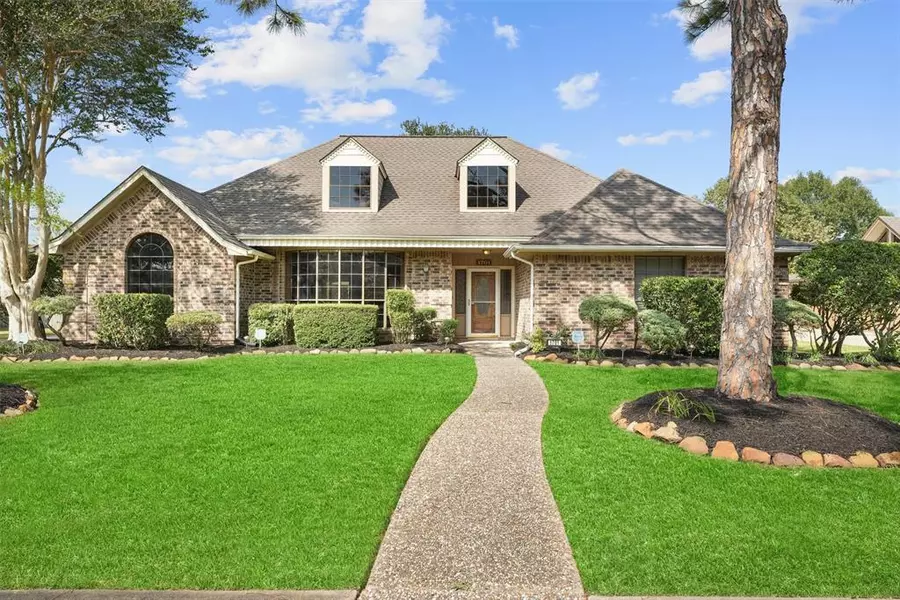 1701 White Wing CIR, Friendswood, TX 77546