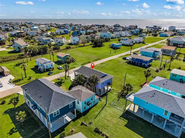 4028 Surf DR, Galveston, TX 77554