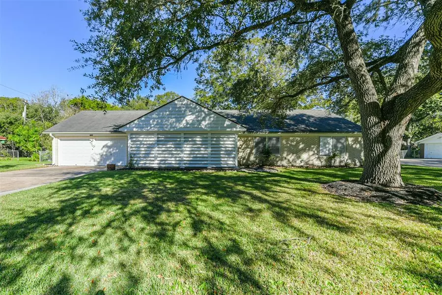 1703 Laurel ST, La Marque, TX 77568