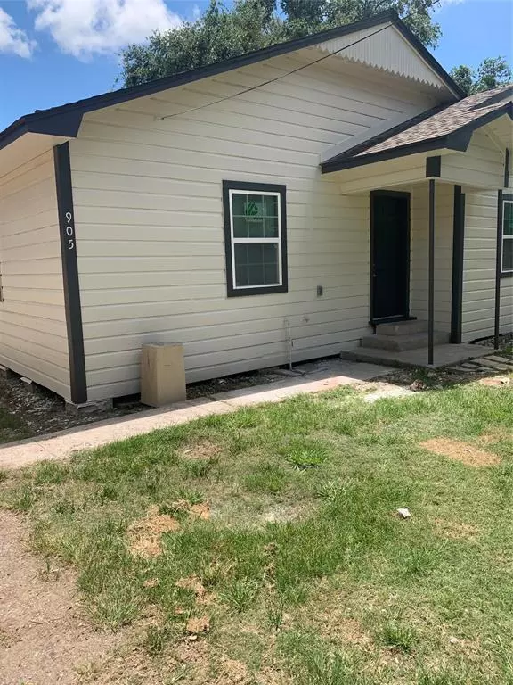 Highlands, TX 77562,905 San Jacinto ST